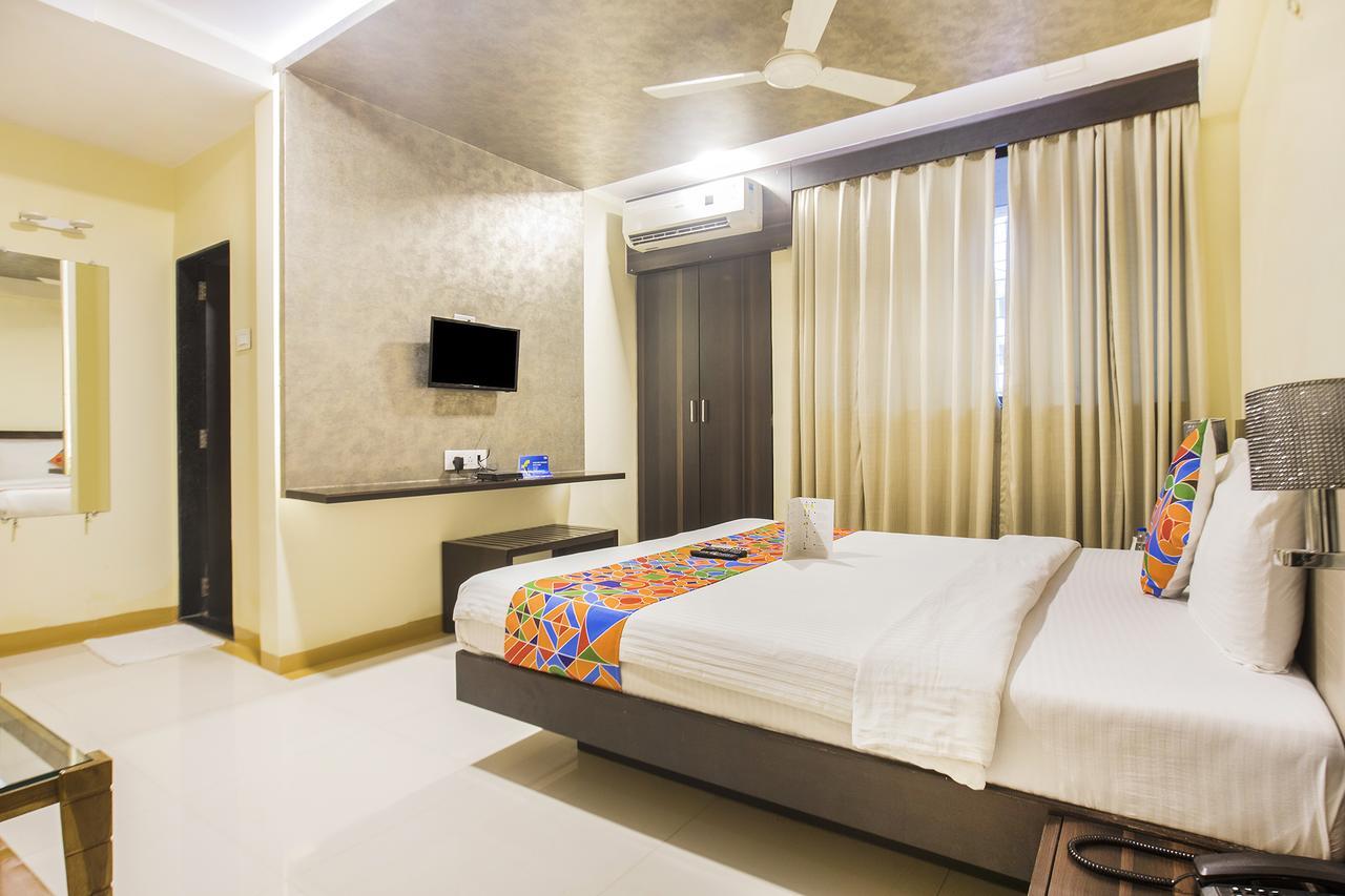 Fabexpress Time Square Hotel Тане Екстериор снимка