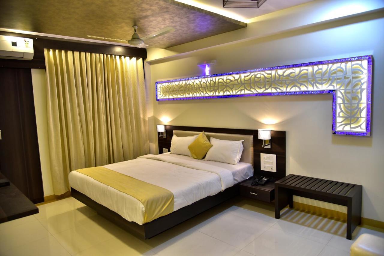 Fabexpress Time Square Hotel Тане Екстериор снимка