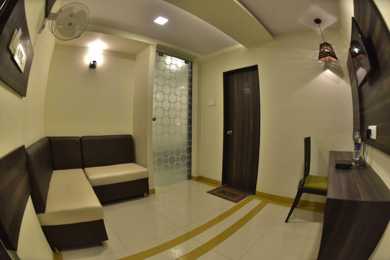Fabexpress Time Square Hotel Тане Екстериор снимка